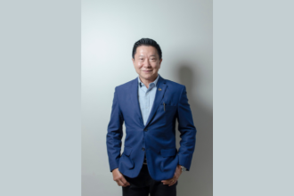 Dr. Milton Seigi Hayashi comenta o fascínio do Camaro importado, unindo potência e design arrojado em qualquer estrada.