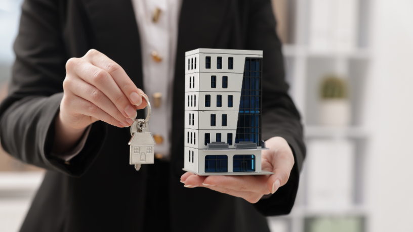 Alex Nabuco dos Santos destaca a paciência estratégica nos investimentos imobiliários.